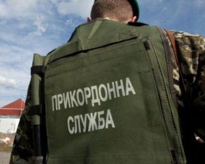 До затриманих прикордонників не пускають консула