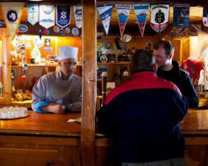 Украинский бар в Антарктиде назвали одним из лучших в мире
