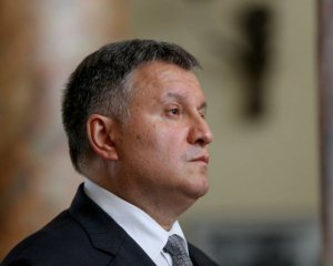 "Читайте закони, а не тягайте шашку у парламент воюючої країни" - Аваков депутатам