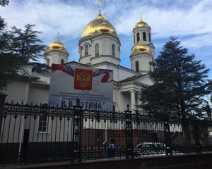 Під патронатом Путіна: в Криму заїржавіли золоті куполи собору