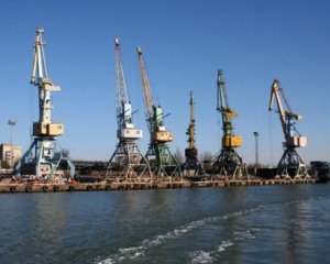 Вантажопотік Бердянського порту впав на третину через Керченський міст