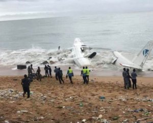 У берегов Африки упал самолет, есть погибшие