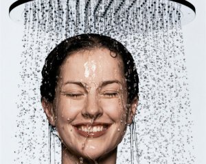 Морщины и сосудистые сетки: как душ вредит лицу