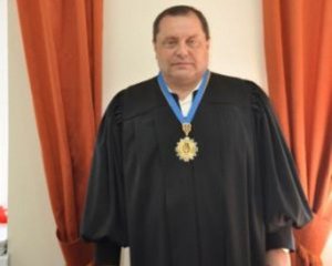 Відсторонили суддю, який "засвітився" на хабарі Холодницькому