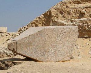 В пустыне нашли самый большой древний обелиск