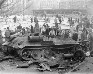 Проти угорських студентів радянські війська застосували авіацію, артилерію і танки