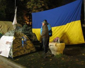 Участники акции открестились от палатки Олийныка