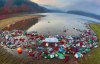 "Золотая осень Карпат" - сеть шокировали кучи мусора в горных реках