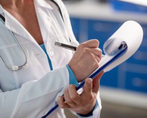 Медреформа: лікар не може відмовити пацієнту в підписанні угоди про лікування