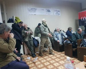 Люди Коханівського зчепилися з поліцією в залі суду