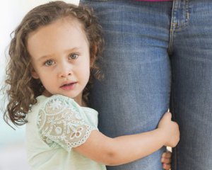 Детская застенчивость: что делать родителям