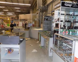 За хвилину з ювелірного магазину вкрали 2 сейфи із золотом