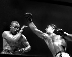 Великого чемпіона з боксу вибили за канати у прощальному поєдинку