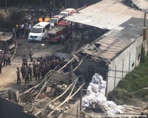 В Индонезии произошел взрыв на заводе фейерверков (видео)