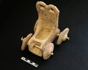 Археологи нашли игрушечную машинку возрастом 5 тыс лет