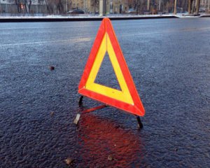 Автобус із дітьми потрапив у аварію