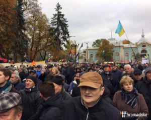 Мітингувальники під Верховною Радою висунули нові вимоги