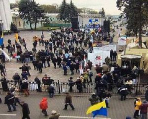 Стало відомо, скільки правоохоронців слідкують за мітингами під Радою