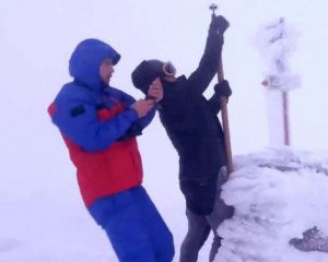 Видимість до 30 метрів: опублікували відео сніжної хуртовини в Карпатах