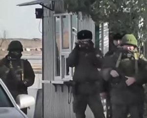 Оккупанты полностью перекрыли въезд в Крым