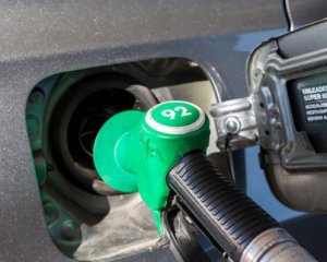 Ціни зростатимуть: на заправках дефіцит бензину