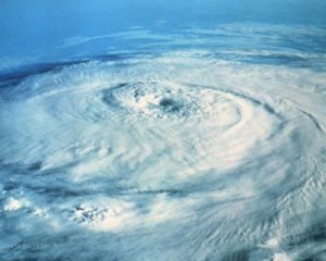 Дощі та мряка: в Україну йде циклон Інгольф