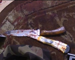 Жінку із сином зарізали у власному будинку