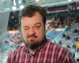 Василь Уткін впав з крісла в прямому ефірі