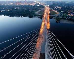 Экстремалы сняли видео с вершины Южного моста. Реакция соцсетей