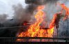 Тягач згорів на трасі разом з новими автомобілями