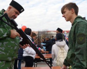 У Сімферополі діти стріляли з АК-47