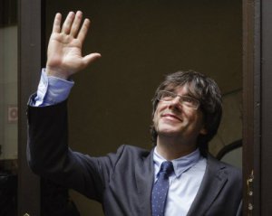 Суд отпустил каталонского лидера Пучдемона на поруки