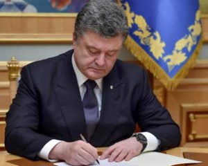 Порошенко підписав жорсткий закон для тих, хто запрошує артистів з Росії