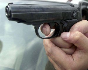 Хлопець заради розваги стріляв по перехожим: є поранений