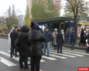 Коммунальный протест: киевляне перекрыли дорогу