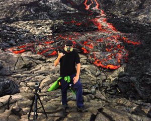 Забытая на вулкане камера зафиксировала, как течет лава