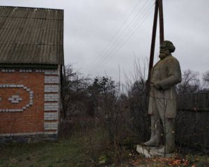 Памятник Карлу Марксу установили в частном дворе