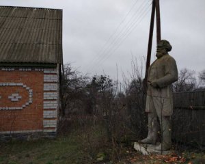 Пам'ятник Карлу Марксу встановили на приватному подвір'ї