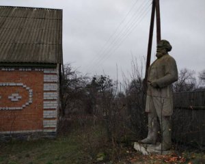 Пам&#039;ятник Карлу Марксу встановили на приватному подвір&#039;ї