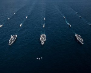 Опубліковано відео появи трьох авіаносців США біля берегів Кореї