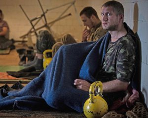 Просять прислати хліб і сіль - розповіли про жахи полону в ДНР