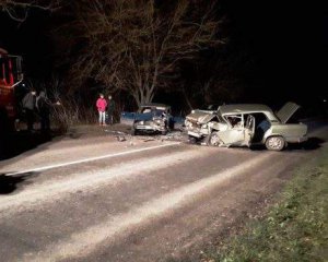 Два ВАЗи зіткнулись лоб в лоб, є жертва