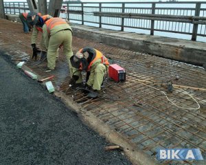 Стало відомо, коли закінчать ремонт мосту через Дніпро