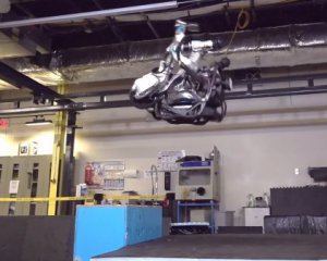 Робот Boston Dynamics научился делать сальто