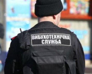 Замінування у Києві: людей евакуювали з метро та магазинів