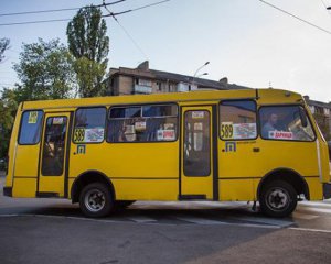 В Киеве водитель маршрутки во время движения смотрел сериал