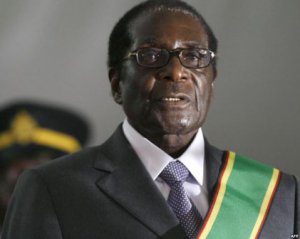Роберт Мугабе попросил оставить его президентом