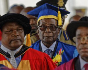 Мугабе бежал из страны - СМИ