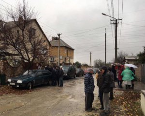 Зайшли троє чоловіків у цивільному: обшукали будинок кримського татарина Муставаєва
