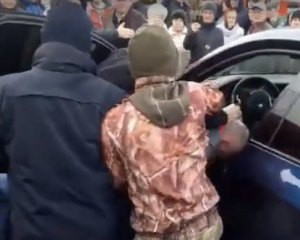 Кияни влаштували самосуд над автохамом
